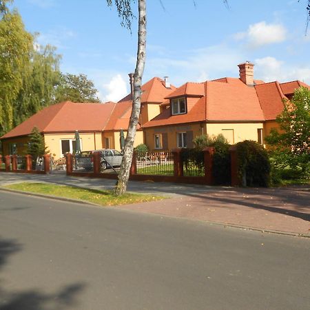 Pensjonat Nad Jeziorem Hotel Myślibórz Екстериор снимка